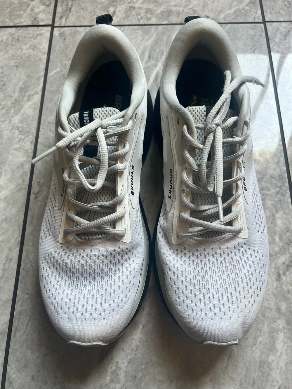 Brooks Trace 3 White/Black Oyster Running Jogging Training Gym Cross Fit Sz 12